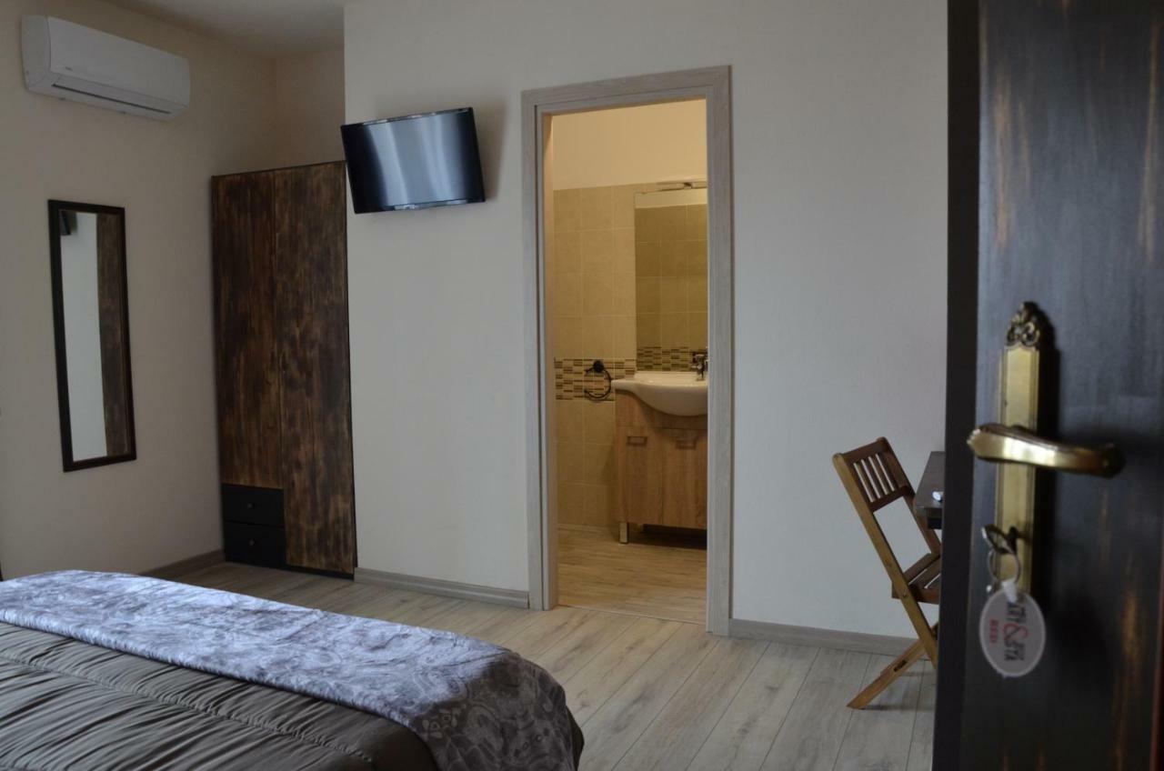 Artista B&B Cabras Exterior photo