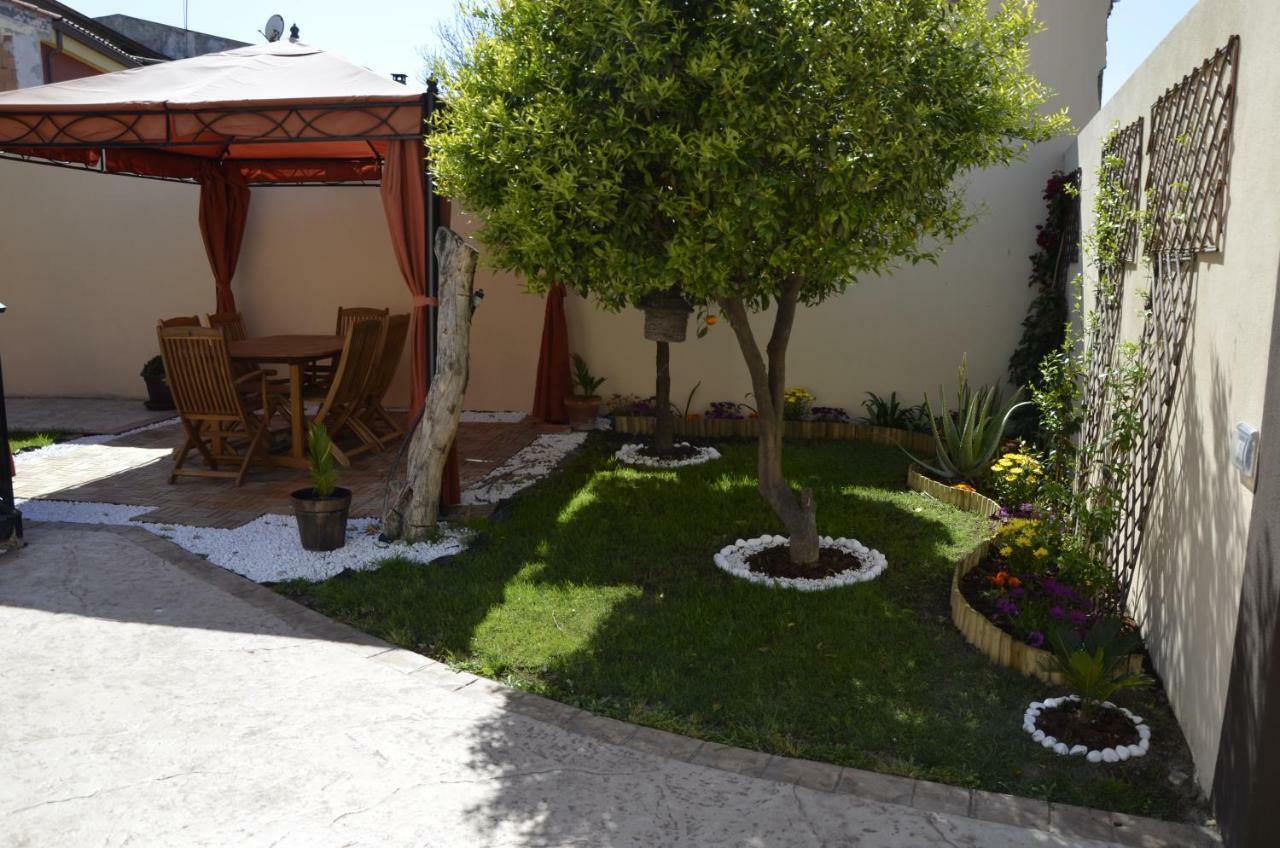 Artista B&B Cabras Exterior photo