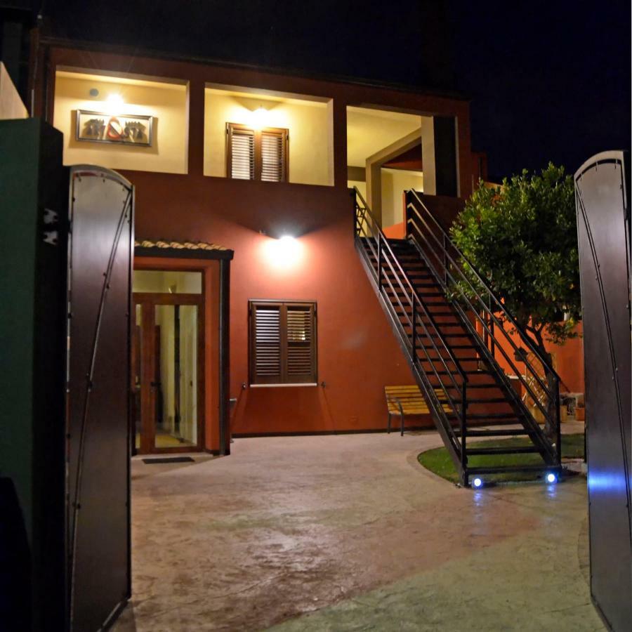 Artista B&B Cabras Exterior photo